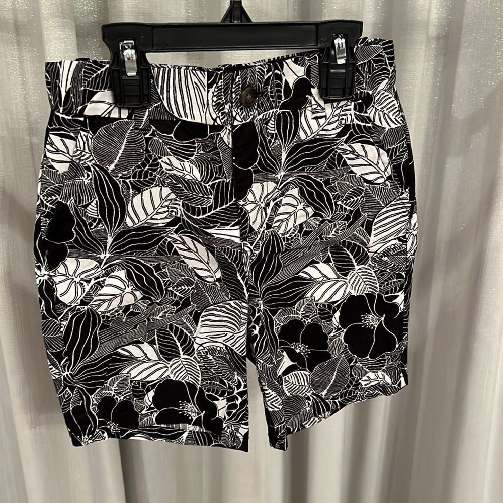 Janie and Jack boys size 6 white and black floral shorts